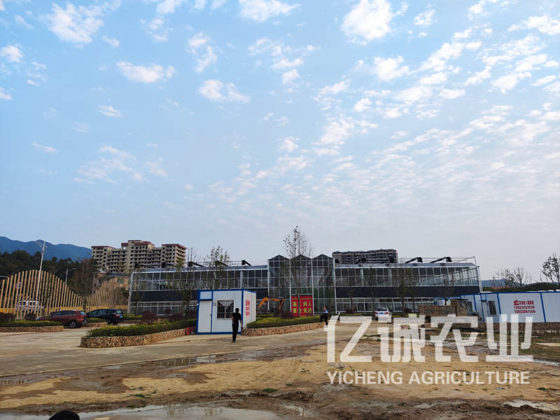 智能溫室大棚建設(shè)廠家有自己的網(wǎng)絡(luò)銷售團(tuán)隊(duì)，成熟的銷售理念